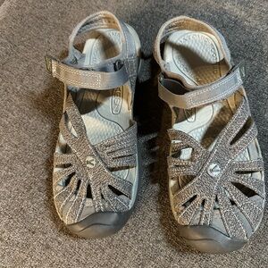 NWOT Women’s Keen “Rose” sandals- water shoes, hiking, adjustable straps Size 8.
